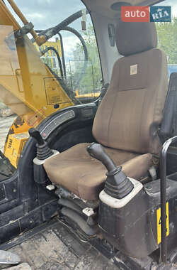 Гусеничный экскаватор JCB JS 220LC 2013 в 