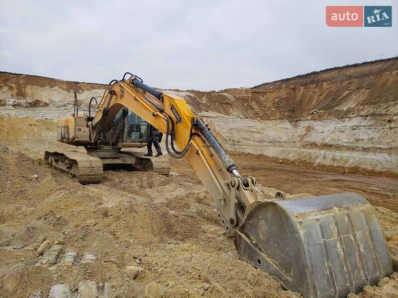 Гусеничный экскаватор JCB JS 220LC 2007 в 