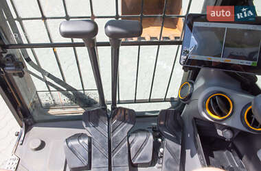 Гусеничный экскаватор JCB JS 220LC 2021 в 
