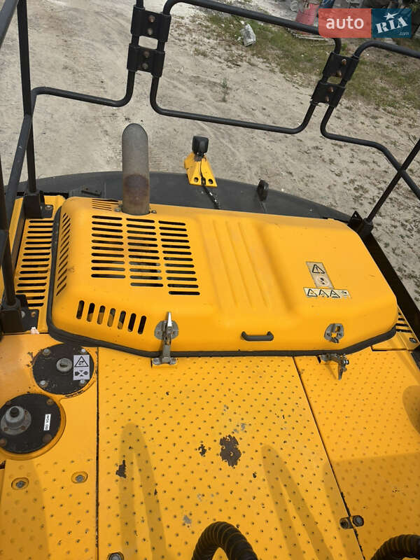 Гусеничный экскаватор JCB JS 220LC 2014 в Львове