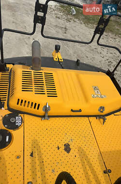 Гусеничный экскаватор JCB JS 220LC 2014 в 