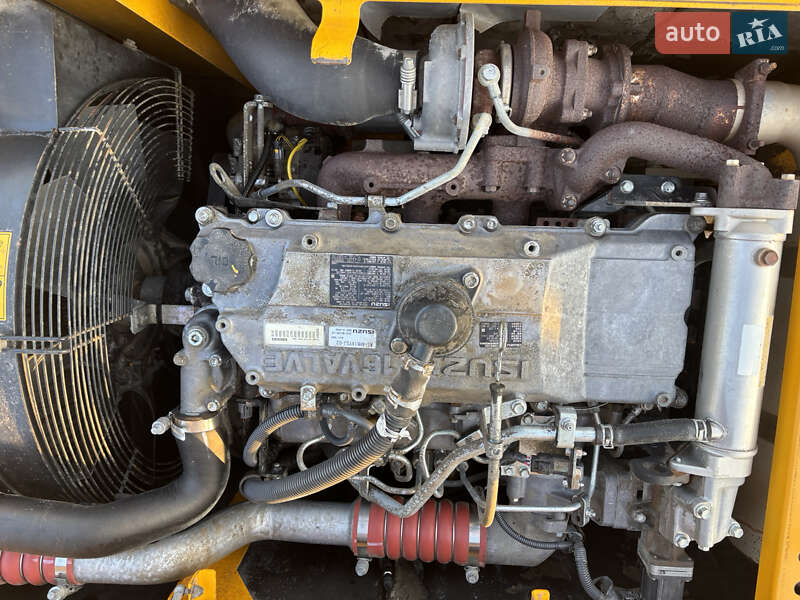 Гусеничный экскаватор JCB JS 220LC 2012 в Львове