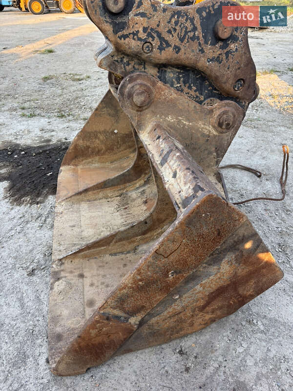 Гусеничный экскаватор JCB JS 220LC 2012 в Львове