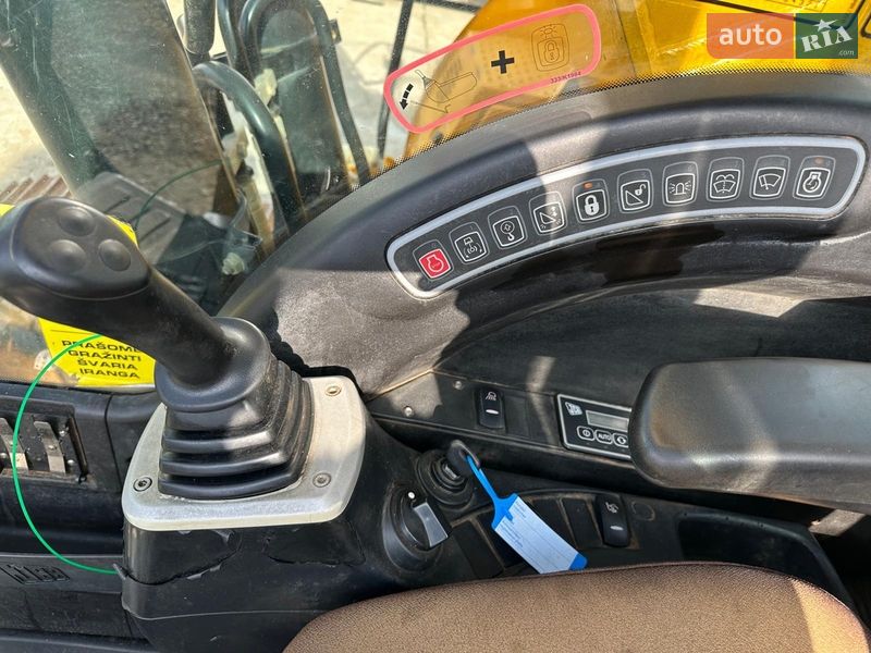 Гусеничный экскаватор JCB JS 220LC 2013 в Львове