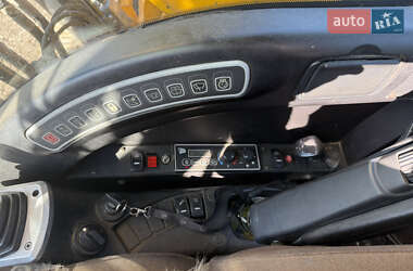 Гусеничный экскаватор JCB JS 235 2010 в 