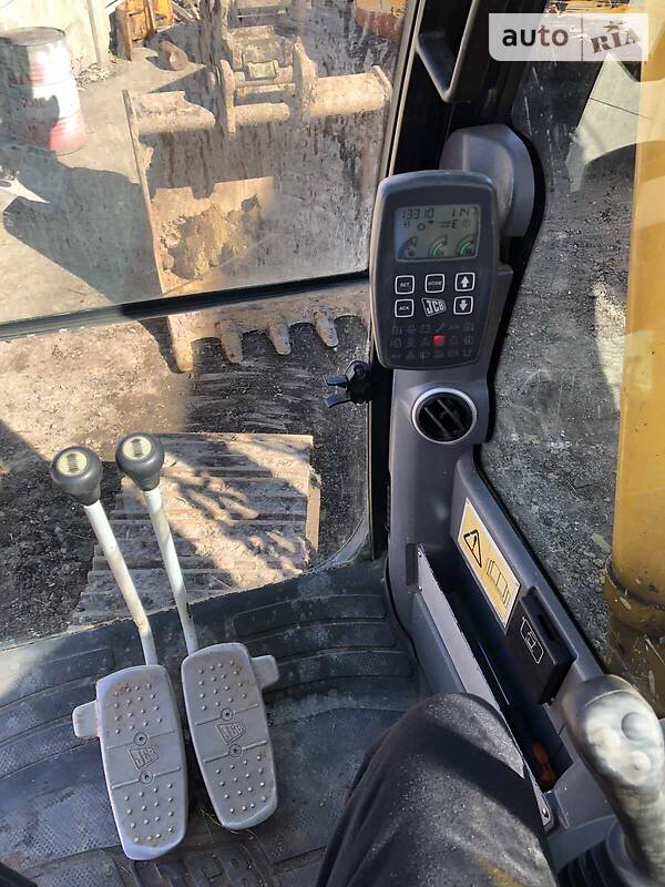 Екскаватор навантажувач JCB JS 240 2004 в Калуші