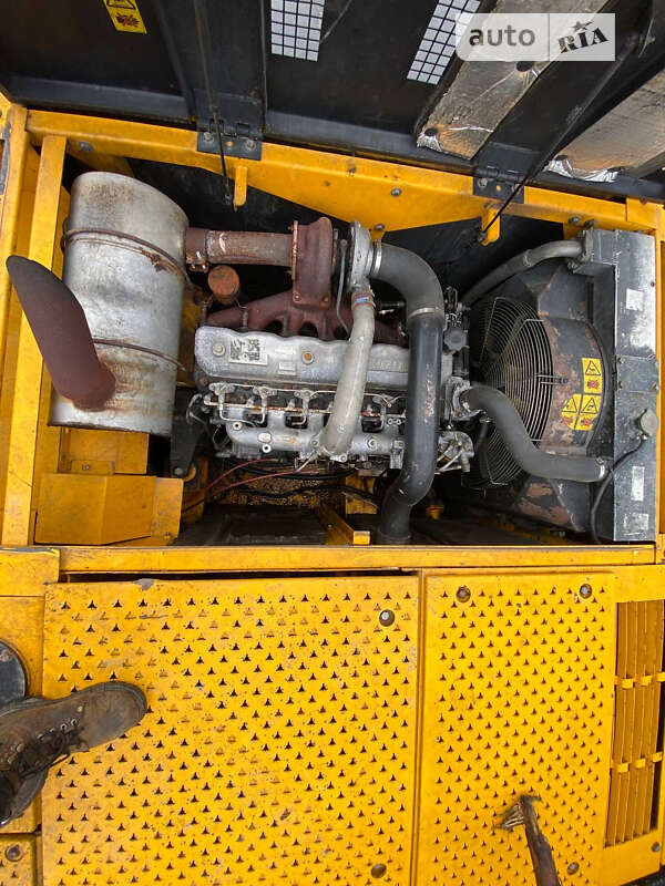 Екскаватор навантажувач JCB JS 240 2005 в Тячеві фото 7 Екскаватор навантажувач JCB JS 240 2005 в Тячеві