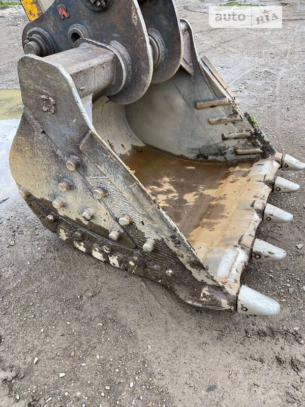 Экскаватор погрузчик JCB JS 240 2005 в Тячеве