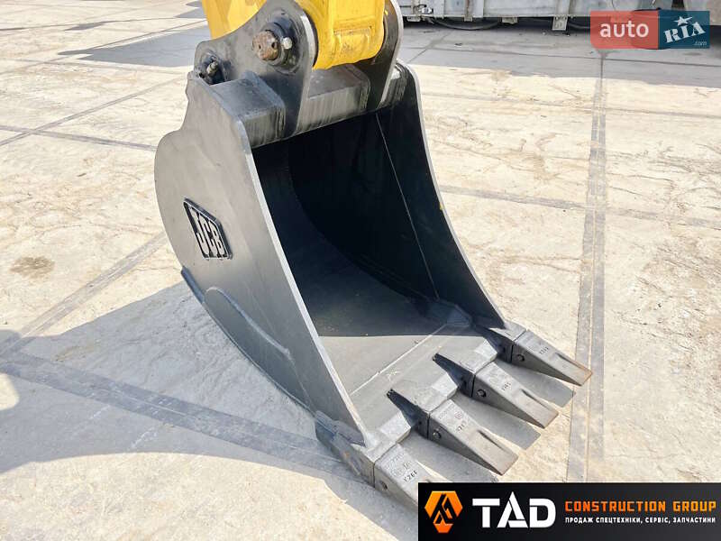 Гусеничный экскаватор JCB JS 240 2024 в Киеве