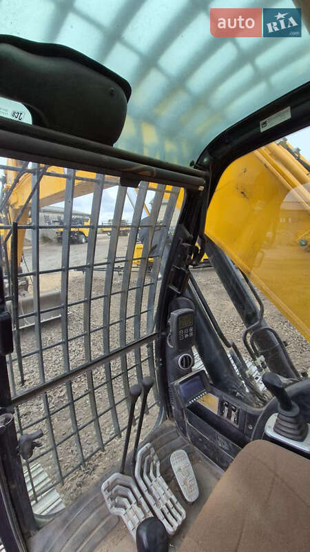 Гусеничный экскаватор JCB JS 240 2011 в Львове