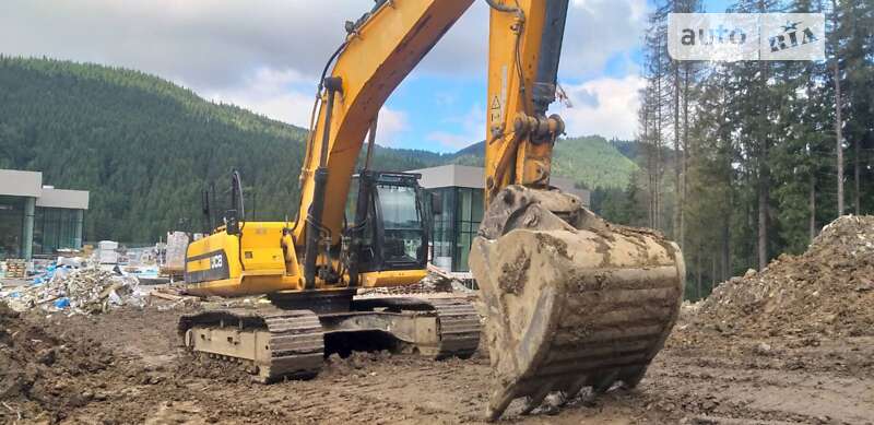 Гусеничный экскаватор JCB JS 360 2011 в Калуше