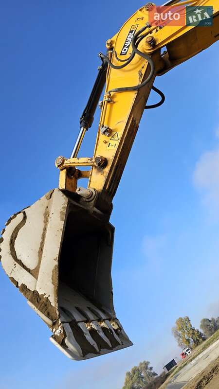 Гусеничный экскаватор JCB JS 370 2016 в Снятине