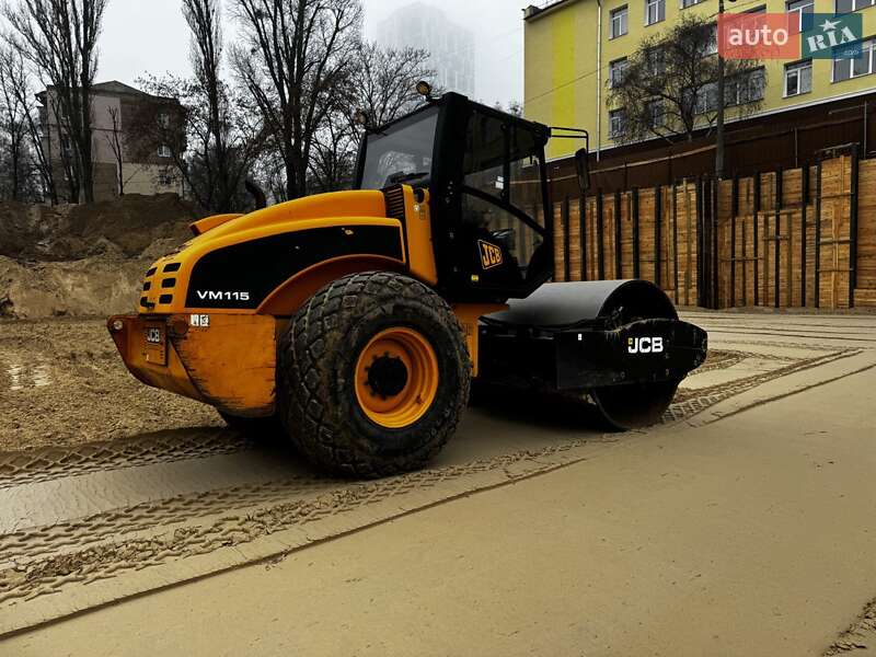 Каток ґрунтовий JCB Vibromax 115 2011 в 