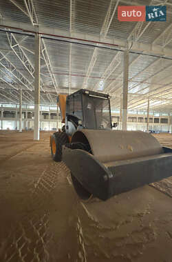 Каток ґрунтовий JCB VM 2006 в 