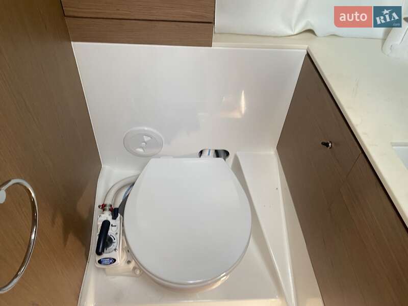 Моторная яхта Jeanneau Leader 2015 в Днепре фото 36 Моторная яхта Jeanneau Leader 2015 в Днепре