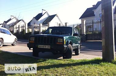 Внедорожник / Кроссовер Jeep Cherokee 2000 в 