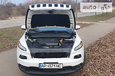 Позашляховик / Кросовер Jeep Cherokee 2015 в 