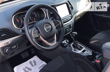 Позашляховик / Кросовер Jeep Cherokee 2015 в 