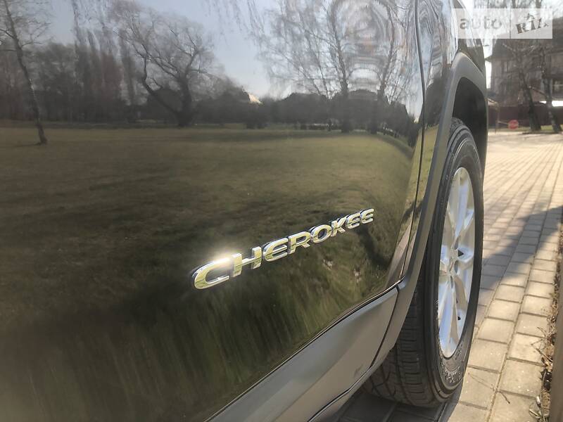 Позашляховик / Кросовер Jeep Cherokee 2016 в Рівному