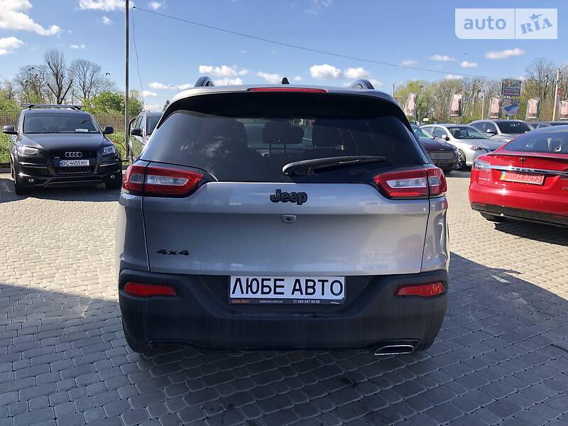 Позашляховик / Кросовер Jeep Cherokee 2015 в Львові