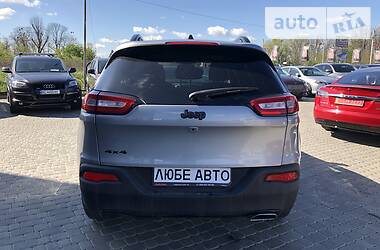 Позашляховик / Кросовер Jeep Cherokee 2015 в 