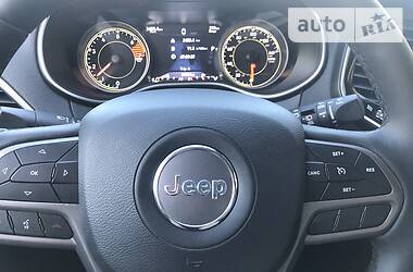 Позашляховик / Кросовер Jeep Cherokee 2019 в 
