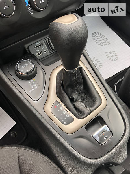 Позашляховик / Кросовер Jeep Cherokee 2014 в Луцьку