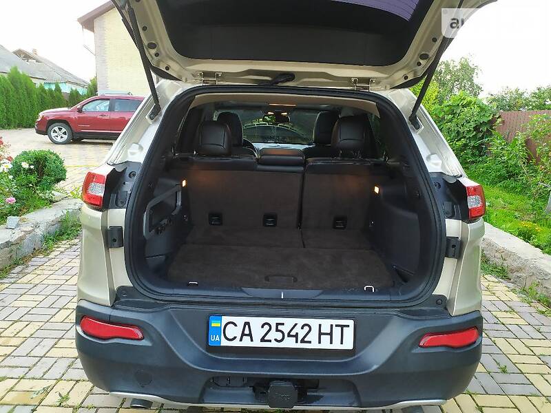 Позашляховик / Кросовер Jeep Cherokee 2014 в Умані
