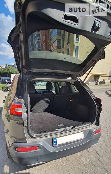 Позашляховик / Кросовер Jeep Cherokee 2014 в Львові