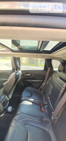 Позашляховик / Кросовер Jeep Cherokee 2014 в Львові
