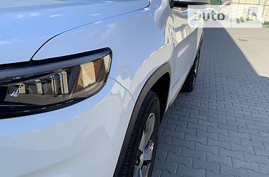 Позашляховик / Кросовер Jeep Cherokee 2019 в 