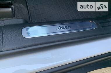 Позашляховик / Кросовер Jeep Cherokee 2019 в 