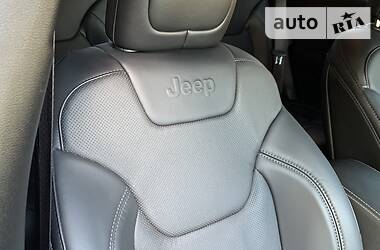 Позашляховик / Кросовер Jeep Cherokee 2019 в 