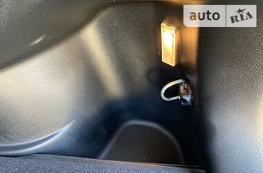 Позашляховик / Кросовер Jeep Cherokee 2019 в 