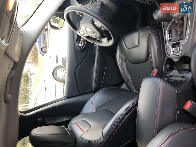 Внедорожник / Кроссовер Jeep Cherokee 2020 в Днепре