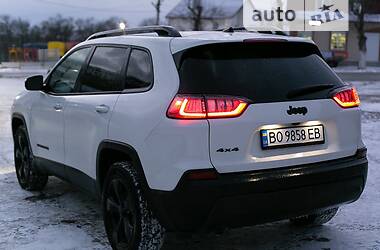 Внедорожник / Кроссовер Jeep Cherokee 2019 в 