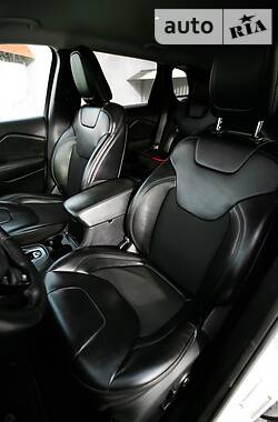 Внедорожник / Кроссовер Jeep Cherokee 2019 в 