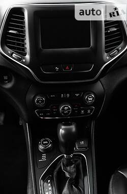 Внедорожник / Кроссовер Jeep Cherokee 2019 в 