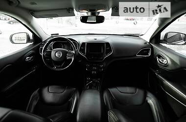 Внедорожник / Кроссовер Jeep Cherokee 2019 в 