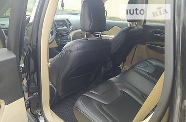 Позашляховик / Кросовер Jeep Cherokee 2018 в 