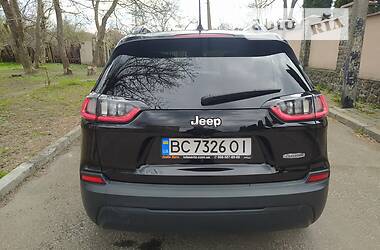 Позашляховик / Кросовер Jeep Cherokee 2018 в 