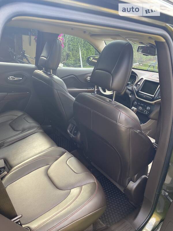 Позашляховик / Кросовер Jeep Cherokee 2015 в Дрогобичі