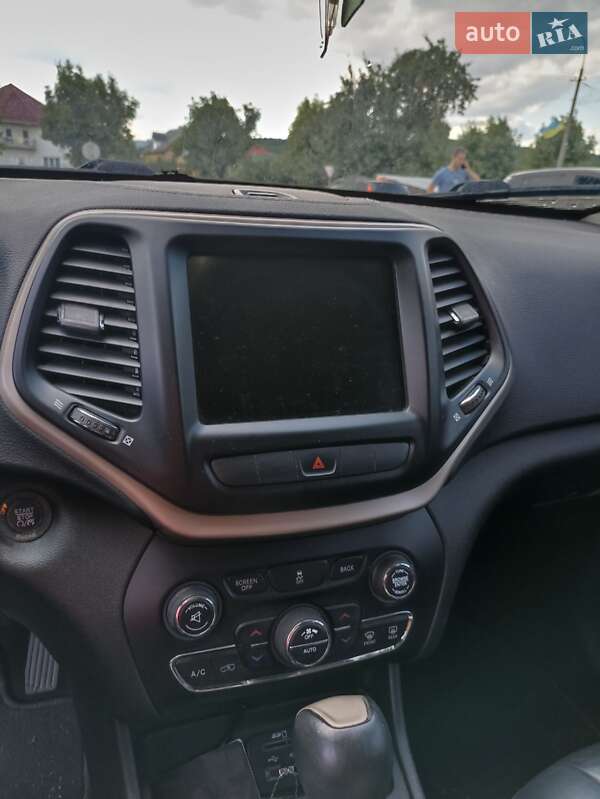 Позашляховик / Кросовер Jeep Cherokee 2014 в Ужгороді