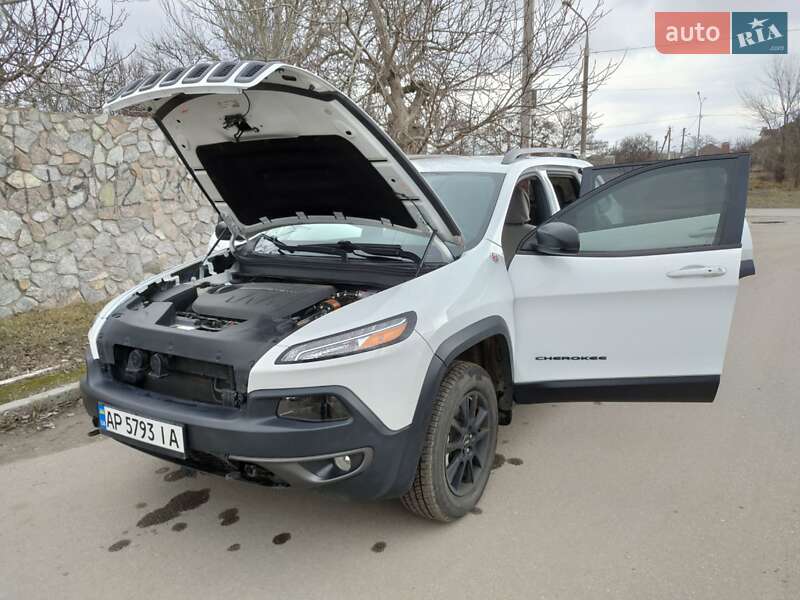 Внедорожник / Кроссовер Jeep Cherokee 2015 в Запорожье
