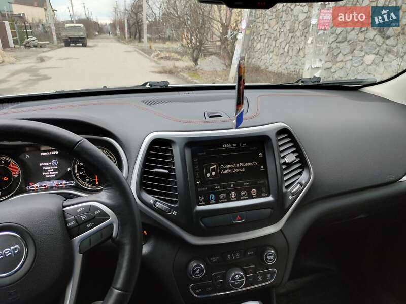 Внедорожник / Кроссовер Jeep Cherokee 2015 в Запорожье