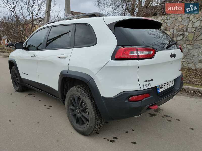 Внедорожник / Кроссовер Jeep Cherokee 2015 в Запорожье