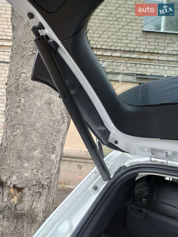 Внедорожник / Кроссовер Jeep Cherokee 2015 в Запорожье