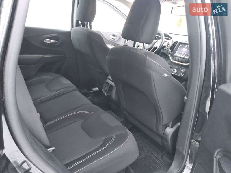 Позашляховик / Кросовер Jeep Cherokee 2015 в Луцьку