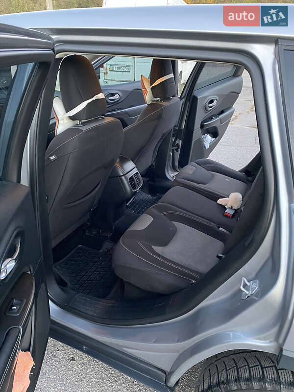 Внедорожник / Кроссовер Jeep Cherokee 2013 в Кременчуге