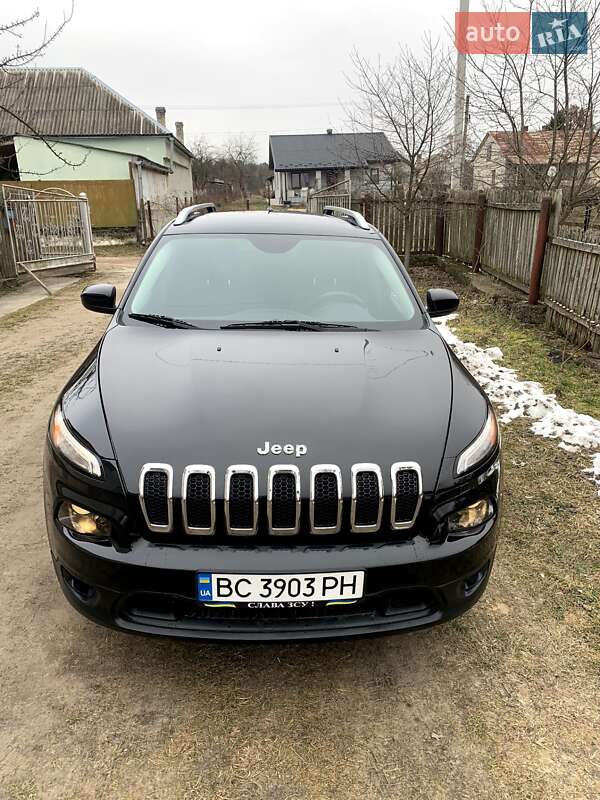 Внедорожник / Кроссовер Jeep Cherokee 2015 в Новояворовске